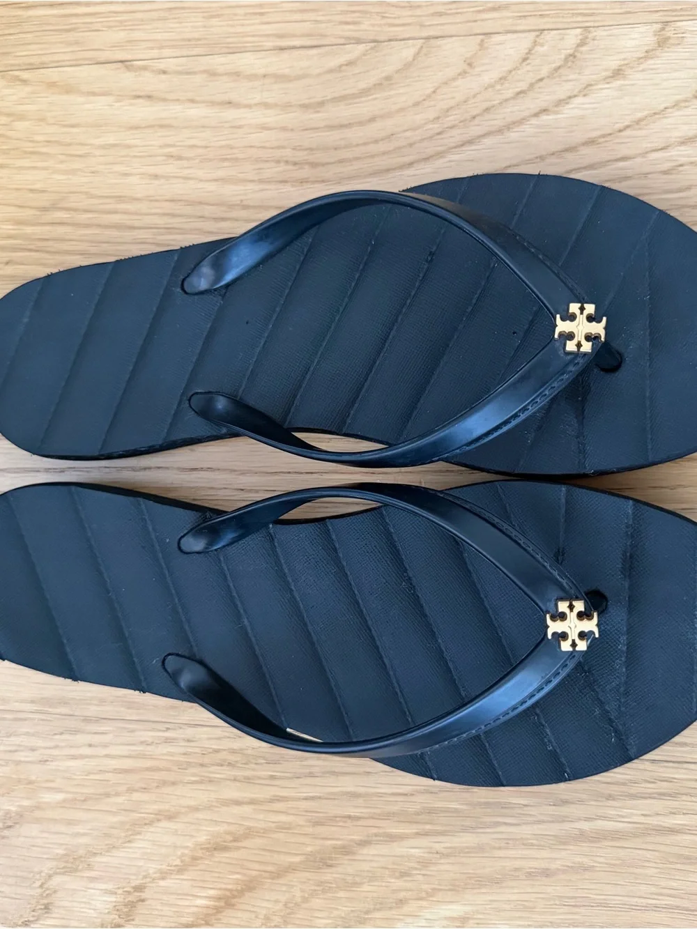 Tory Burch Black Flip Flop Sandals with Gold Logo - Picture 3 of 5